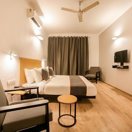 King Delhi Airport Hotel New Delhi Exterior foto